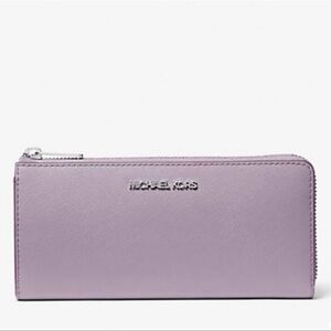 MICHAEL KORS Jet Set Travel Lg Saffiano Leather Quarter-Zip Wallet
Lt Quartz
NWT